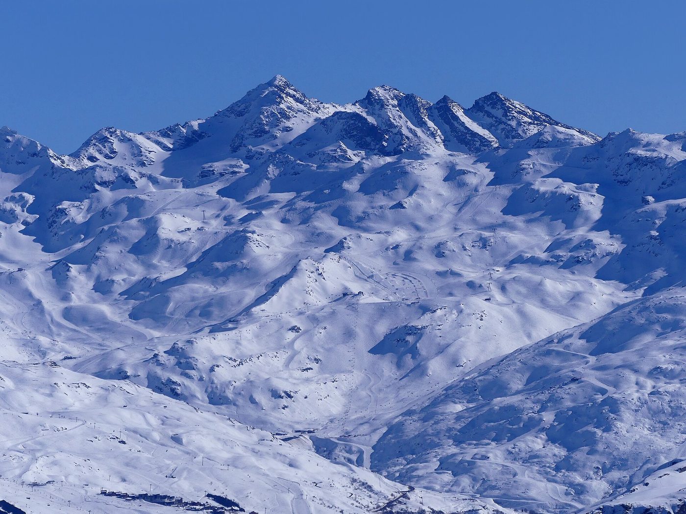 Sweeping view of the Val Thorens ski domain in the French Alps under a clear blue winter sky